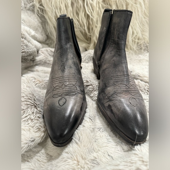 Size 8.5 short ROAN (Aggie) grey cowboy boots. Never worn. - Picture 2 of 5